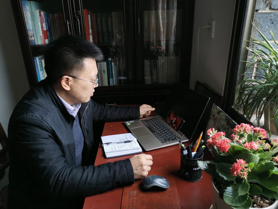 雷竞技院长黄秋生照片4(1).jpg